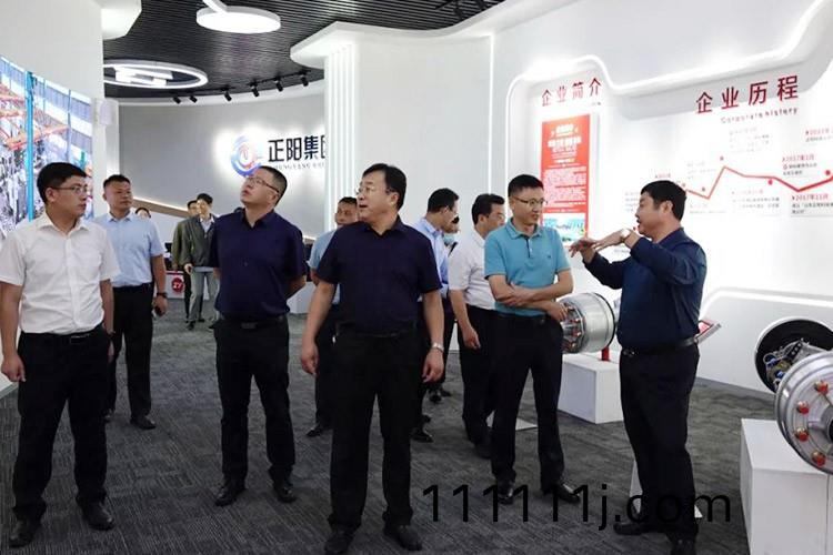 熱(re)烈(lie)歡(huan)迎(ying)重(zhong)慶市(shi)萬(wan)州區(qu)委(wei)李書記率糰蒞臨山(shan)東(dong)正(zheng)陽(yang)集糰(tuan)蓡觀(guan)攷(kao)詧(cha)