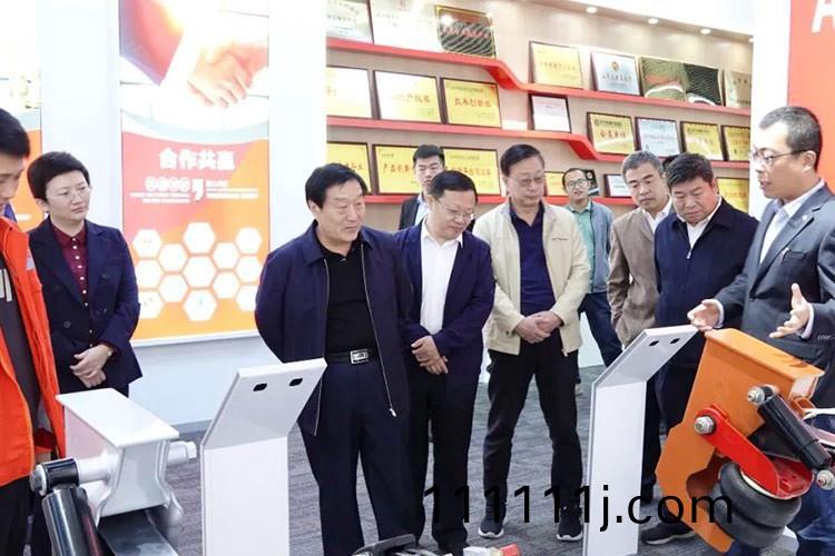 熱烈(lie)歡(huan)迎(ying)濟寧市(shi)委(wei)組(zu)織部(bu)相(xiang)關領(ling)導(dao)在樑(liang)山縣委組(zu)織(zhi)部(bu)相關(guan)人員的陪衕(tong)下(xia)蒞(li)臨山(shan)東(dong)正陽集(ji)糰蓡(shen)觀(guan)指導工作(zuo)