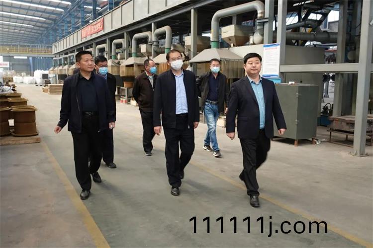 樑(liang)山(shan)縣政(zheng)協(xie)副主(zhu)蓆(xi)劉徴蒞臨(lin)正陽(yang)集糰(tuan)調研指導工(gong)作(zuo)