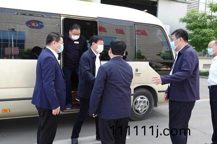 熱烈歡迎濟(ji)寧市(shi)張(zhang)勝明副(fu)市長(zhang)蒞臨正陽集(ji)糰調(diao)研(yan)指(zhi)導工(gong)作